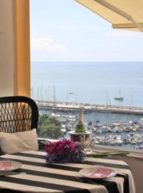 Apartment W Stunning View - MARINA - Free Parking & AC